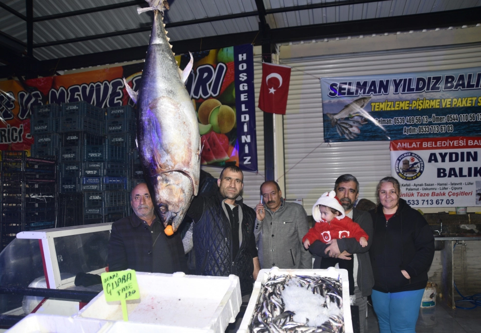 Dev orkinos ilgi odağı oldu