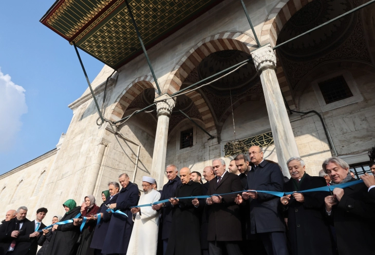 Cumhurbaşkanı Erdoğan, 3.5 asırlık Yeni Cami'yi yeniden ibadete açtı