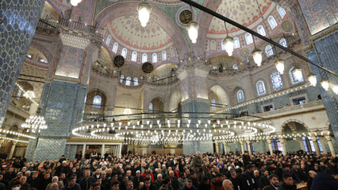 Cumhurbaşkanı Erdoğan, 3.5 asırlık Yeni Cami’yi yeniden ibadete açtı