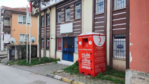 Gölcük'ün 100 farklı noktasına kıyafet dönüşüm kutuları yerleştirildi