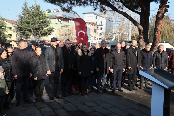Yahya Kaptan'ın 103.yılında anıta karanfil bırakıldı