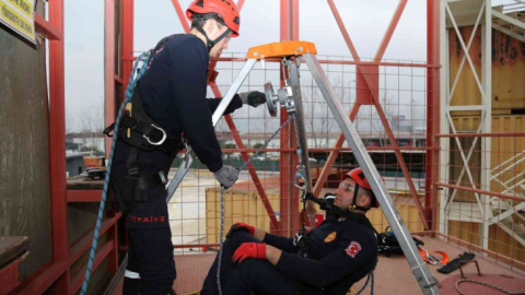 Geleceğin itfaiyecileri mesleğe hazırlanıyor