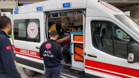 Kocaeli'de minibüs ile otomobil çarpıştı, yaralılar var