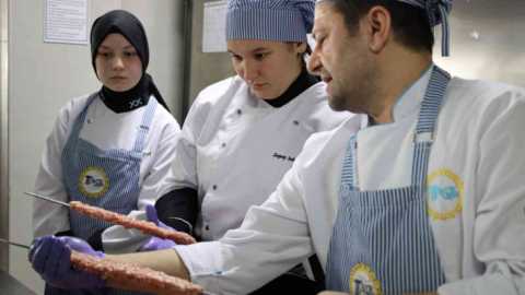 Antik Akademi'den aşçı adaylarına 'kebap' eğitimi