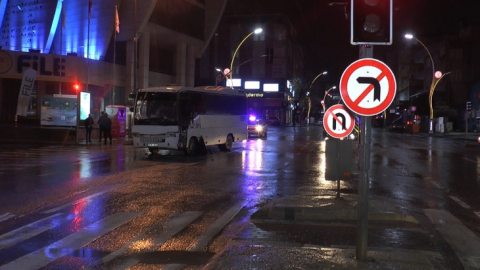 Hatalı dönüş yapan market kamyonu, servis aracıyla çarpıştı: 1 yaralı