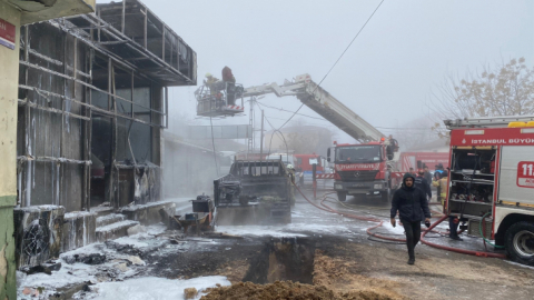 İSKİ doğalgaz borusunu patlattı, AK Parti Teşkilat Bürosu küle döndü !