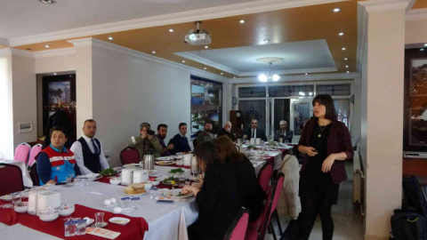 İzmit Kaymakamlığından ihtiyaç sahiplerine yardım