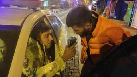 Alkollü yakalandı ! Polis ehliyetine el koydu