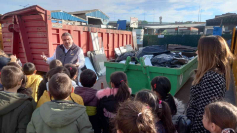 Atıklar ayrı toplanmazsa ne olacağı miniklere yerinde anlatıldı