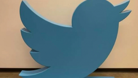 Twitter ofisindeki eşyalar satıldı: En yüksek fiyatı 100 bin dolar ile mavi kuş aldı