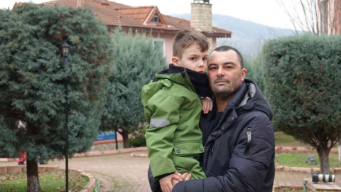 Yıllar sonra evlatlarından bir kelime duyabilmek için geldikleri Türkiye'de mutlulukları ikiye katlandı