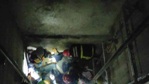 İzmit'te bir işçi inşaatın 4.katından düştü, iş arkadaşları sinir krizi geçirdi