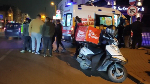 Yan yoldan çıkan otomobille çarpışan motosikletin sürücüsü yaralandı