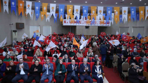 Gölcük'te bin 41 kadın AK Parti'ye katıldı