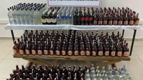 İş yerinde 425 şişe gümrük kaçağı alkol ele geçirildi