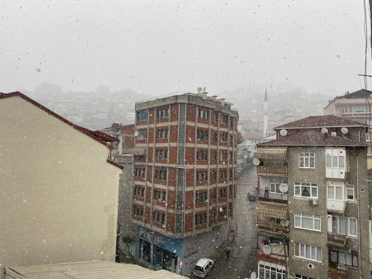 Kocaeli kent merkezine beklenen kar geldi !