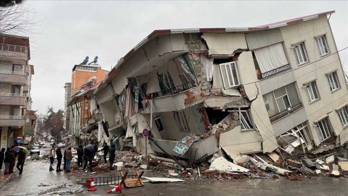 Ülkemizi sarsan deprem felaketi