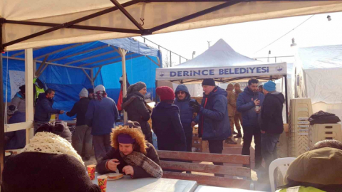 Derince'den depremzedelere 132 tır yardım malzemesi gönderildi