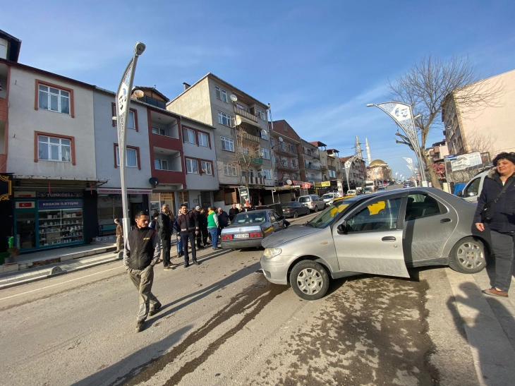 İzmit'te trafik kazası.. Sürücü yaralandı