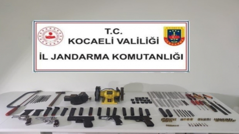 Operasyon düzenlenen evden cephane çıktı