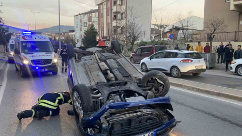 Köpeğe çarpmamak için manevra yapınca kaza yaptı