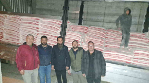 Deprem bölgesine odun ve un yardımı yaptılar