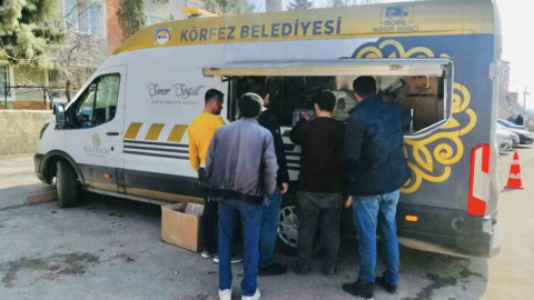 Depremzedelere her gün çorba ve çay ikram ediliyor