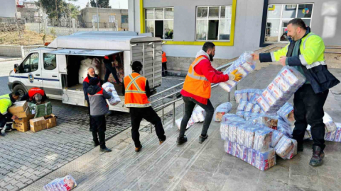 Kocaelili gezici ekipler depremzedelerin tüm ihtiyaçlarını karşılıyor