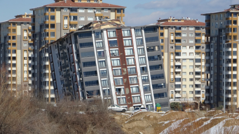 Milyonluk daireleri yıkıldı, vatandaşlar isyan etti