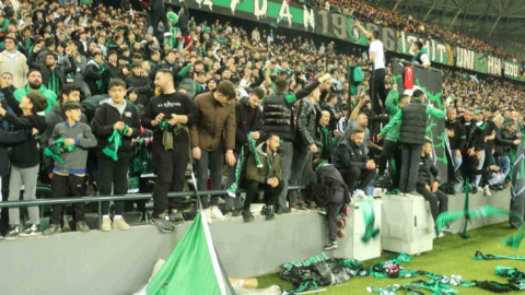 Deprem saatine denk gelen dakikada atkılar sahaya atıldı