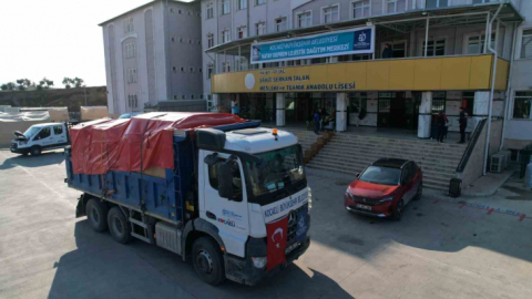 Her gün 300 aile yardım götürüyorlar
