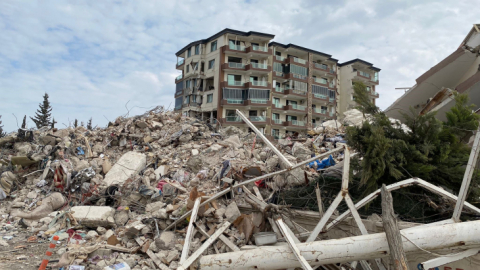 İskenderun'da kendi yaptığı binalar yıkılmadı, Antakya'dan satın aldığı ev yıkıldı
