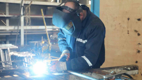 İzmit Belediyesi deprem bölgesi için üretiyor