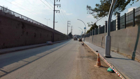 Derince Millet Bahçesi çevresine 700 metre uzunluğunda yaya kaldırımı yapılıyor