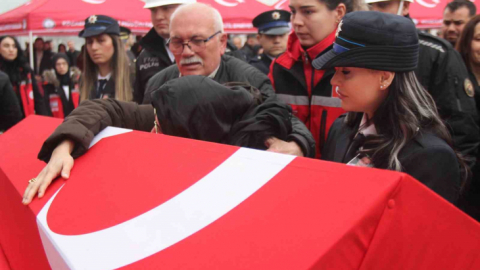 'Dur' ihtarına uymayan sürücünün çarptığı polis, son yolculuğuna uğurlandı