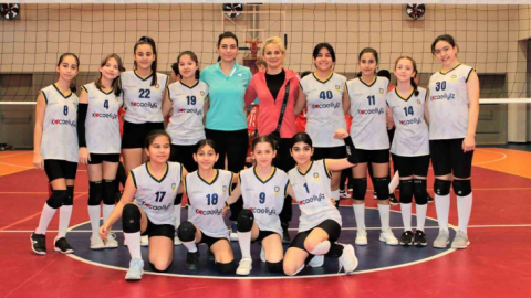 Derincespor'un midi kızlarından galibiyet