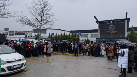 İzmit'te umre kafilesi dualarla yola çıktı