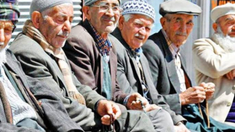 Yaşlı nüfus 8 milyon 451 bin 669 kişi oldu
