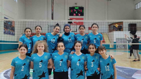 Midi voleybolcular finallerde