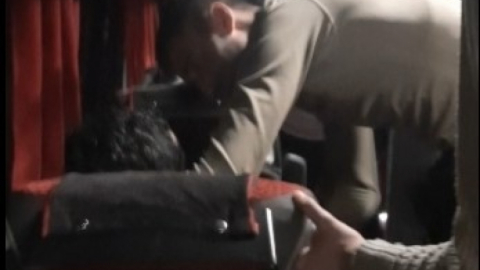 Nöbet geçiren yolcuya askeri personelden müdahale