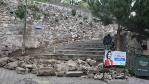 Akçakoca Mahallesi'nde merdivenler yenileniyor