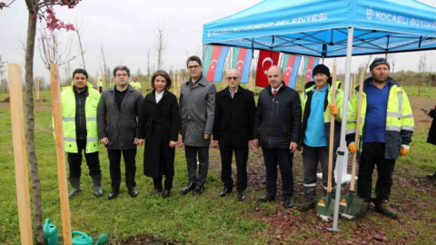 Azerbaycan ve Türkiye Kardeşliği Ormanına Haydar Aliyev'in anısına 100 fidan