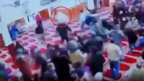 ABD'de cami imamı secdede bıçaklandı
