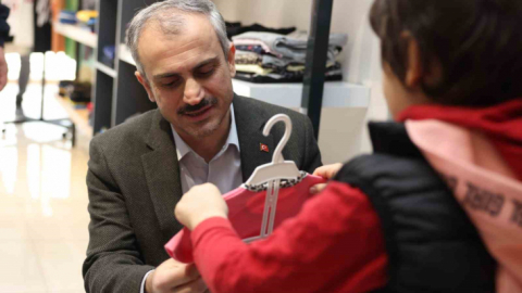 Yetim çocuklara bayramlık hediyesi