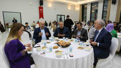 Derinceli Romanlar iftarda buluştu