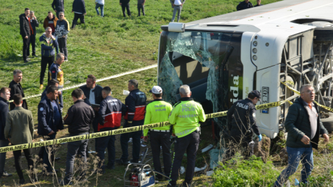 İşçi servisi şarampole uçtu: 3 ölü, 31 yaralı
