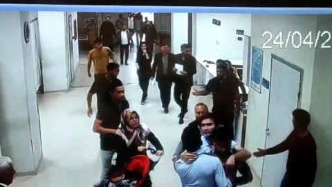 Sağlık çalışanlarına tekmeli yumruklu saldırı