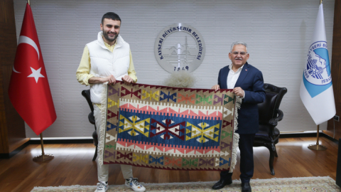 CZN Burak’tan Başkan Büyükkılıç’a ziyaret