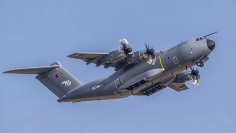 Sudan’a tahliye için giden Türk uçağına saldırı