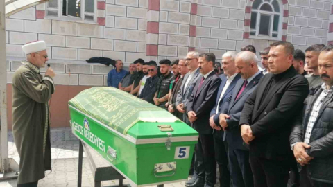 Kendisini kargocu olarak tanıtan şüpheli tarafından öldürülmüştü, defnedildi